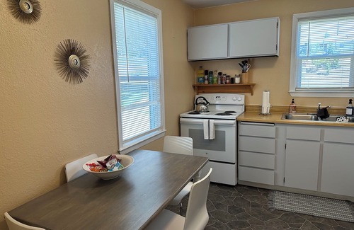 West Spokane Apartment | Adorable Finch Arboretum 1BR Duplex/AC/Free Parking/Centrally Located