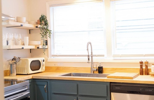 Glen Iris House | Adorable Home Close to UAB with King Beds and Great Neighborhood