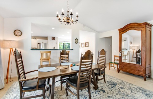 Coupeville House | Adorable island home with beach access, tennis courts, backyard, WiFi & W/D