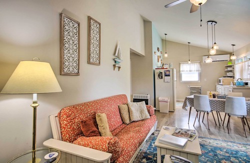 Chapin Cottage | Adorable Lakefront Cottage w/Dock & Grill!