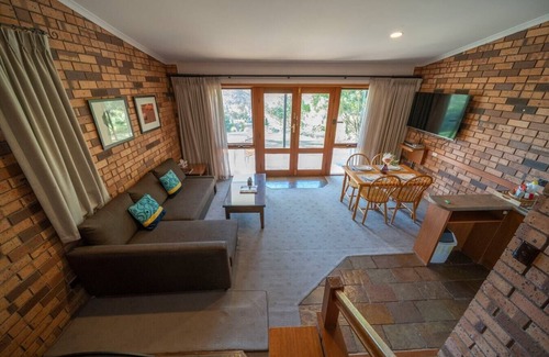 Bethany House | Adorable Lodge 2 Blickinstal Retreat