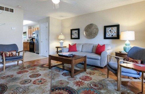 Paristown Pointe Apartment | ADORABLE -Lucky in KY Lodge, LOCATION, LOCATION, Highlands, EXPO, Downtown, NULU