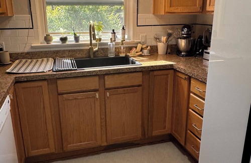 Redmond House | Adorable Pet-Friendly House - Walking Distance to Downtown and Dry Canyon