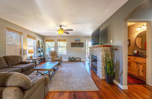Hood River House | Adorable Remodeled, Quiet, Near Town, Fenced Yard, Pet Friendly