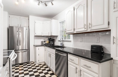 Roeland Park House | Adorable Roeland Park Ranch + Pet Friendly!