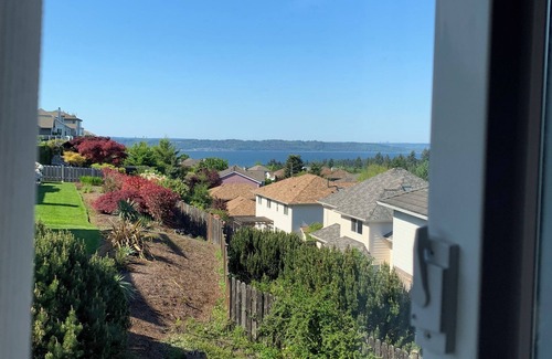 Northeast Tacoma House | Adorable Room in Home! With VIEWS