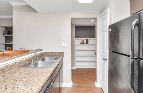 Greenway Plaza-Upper Kirby Apartment | Adorable spacious 2 bedroom 2 bathrooms + Pool