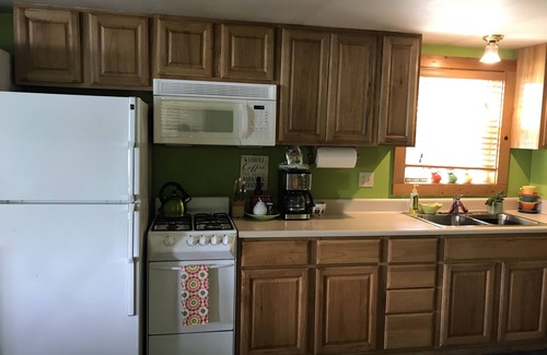 Alden Apartment | Adorable Studio Cottage on Beautiful Thayer Lake!