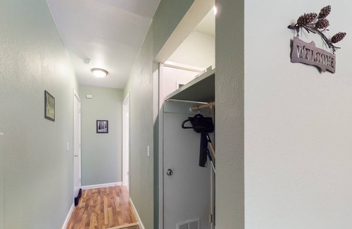 Orick Apartment | Adorable Studio Suite Near State Parks w/ Free WiFi, Microwave, and Minifridge!