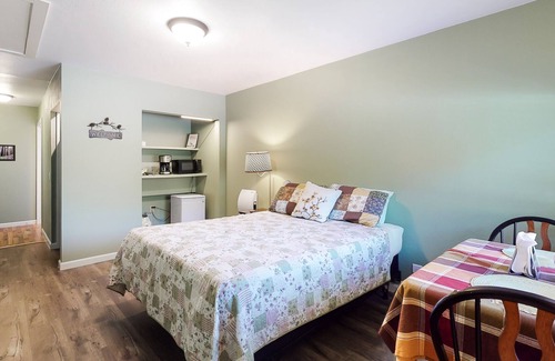 Orick Apartment | Adorable Studio Suite Near State Parks w/ Free WiFi, Microwave, and Minifridge!
