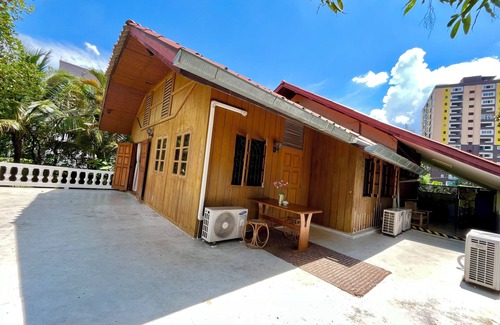 Chang Phueak House | Adorable sunny bedroom with AC in Doi Suthep and nimmamhaemin neighborhood.
