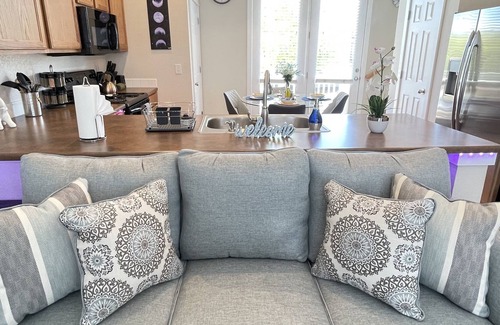 Henderson House | Adorable Townhome w/ 2 Patios & Garage Access