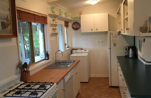 Ventnor House | Adrift at Ventnor, Pet Friendly on Phillip Island + wifi & linen