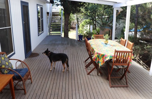 Ventnor House | Adrift at Ventnor, Pet Friendly on Phillip Island + wifi & linen