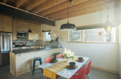 Bozeman Apartment | ADU | Stylish Guesthouse | Walk to Downtown!