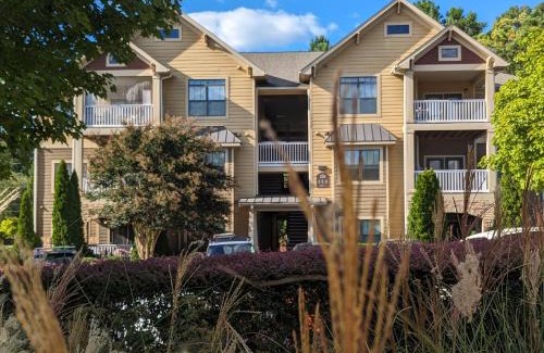 Executive Park Apartment | ADULT FUN! for the Holiday's - Professionally Maintained - Instant Booking "Sleeps 3 Maybe MORE" PINEAPPLE READY!