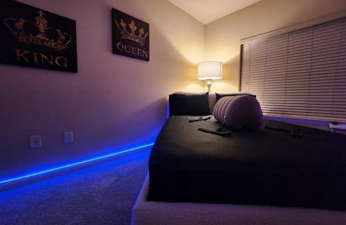 Executive Park Apartment | ADULT FUN! for the Holiday's - Professionally Maintained - Instant Booking "Sleeps 3 Maybe MORE" PINEAPPLE READY!