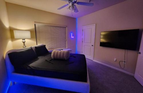 Executive Park Apartment | ADULT FUN! for the Holiday's - Professionally Maintained - Instant Booking "Sleeps 3 Maybe MORE" PINEAPPLE READY!