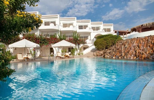 Ras Umm Sid Hotel | Adults-Only Resort with Pools, Tennis & Dive Sites Nearby l 3 Rooms