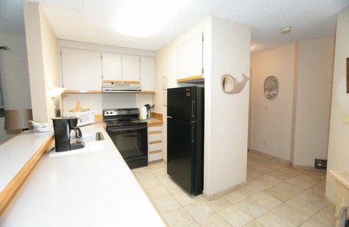 Ocean Shores Apartment | Adventure & Comfort – Ocean Stay w/Pool, Fireplace & Private Balcony