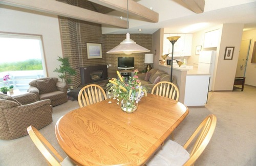 Ocean Shores Apartment | Adventure & Comfort – Ocean Stay w/Pool, Fireplace & Private Balcony