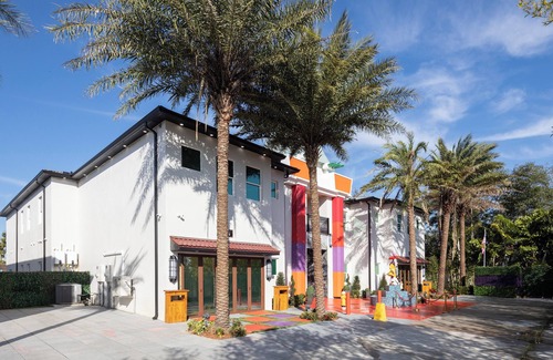 Loughman House | ADVENTURE ISLAND EXTREME PRIVATE ATTRACTION VACATION HOME