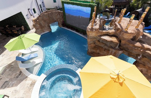 Loughman House | ADVENTURE ISLAND EXTREME PRIVATE ATTRACTION VACATION HOME