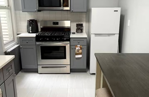 Industry Apartment | Adventures In NYC Only 10 Mins to NYC