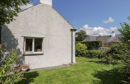Menai Bridge Cottage | Ael Y Bryn