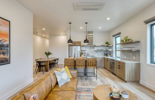 Bend House | Aerie Stylish 6 Unit Buyout | 15BDR Near Downtown | Mountain Views + Hot Tub