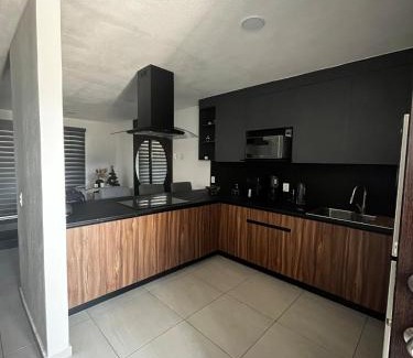 Tlajomulco de Zuniga House | Aeropuerto Casa Santa María