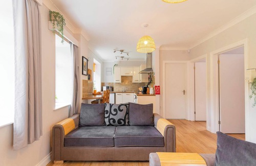 Port Talbot Apartment | Afan Forest Bike Park Lodge Sleeps 22 people