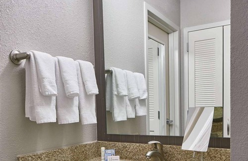 Morrisville Resort | Affordability Meets Comfort! Two Contemporary Units, Free Airport Shuttle!
