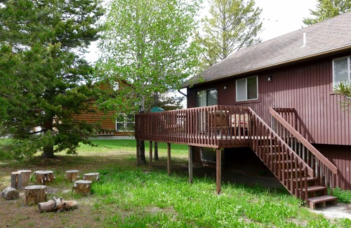 Island Park House | Affordable 5 BR/3 BA near Yellowstone, ATV Trails, Golf & Fishing! Sleeps 13!