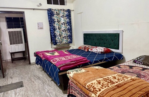 Bharatpur Hotel | Affordable and Combatable stay in the heart of city with nearby site seeing.