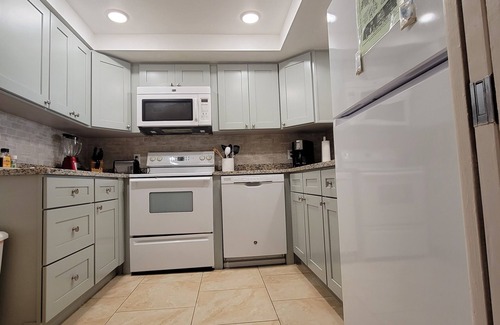 Redington Beach Condo | Affordable! Beautiful Gulf-front Condo on Quiet Beach. Distinctive Open Architec