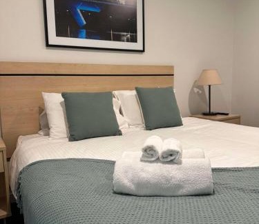 Adelaide Central Business District Apartment | Affordable & Cozy CBD getaway with Free wine!