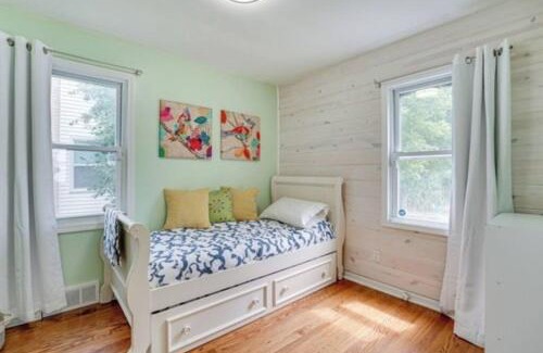 Southfield House | Affordable Family Friendly Home W/ Ping Pong Table