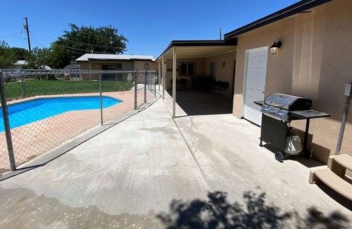 Las Cruces House | Affordable Getaway with a POOL and the Perks