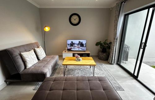 Port Elizabeth Central Apartment | Affordable Luxury Apartment
