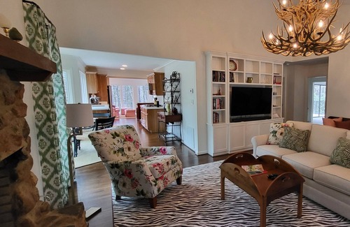 Roaring Gap House | Affordable Luxury for the Very Particular! Beautiful, Spacious, Upscale Retreat.