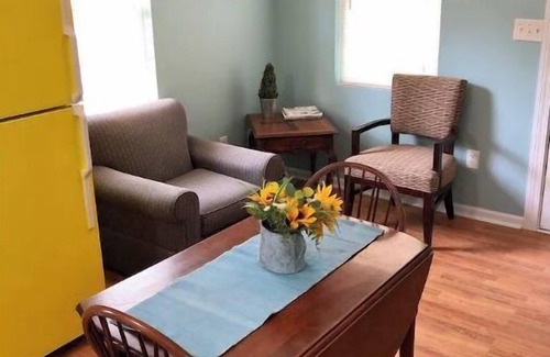 Bay St Louis Cottage | Affordable Month to Month Stay, Beaches, Casino, Tiny house,