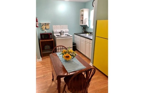 Bay St Louis Cottage | Affordable Month to Month Stay, Beaches, Casino, Tiny house,