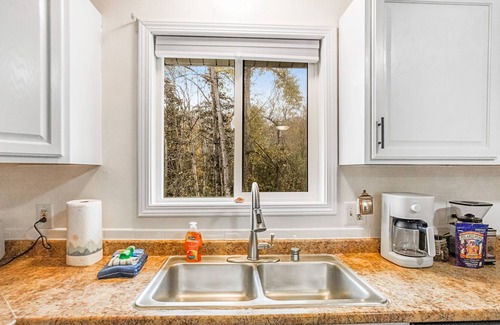 Eagle River Apartment | Affordable stay with mountain views, W/D access, & deck - dog-friendly