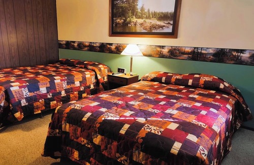 International Falls Hotel | Affordable Comfort w/Breakfast & Private Bath Near Scenic International Falls