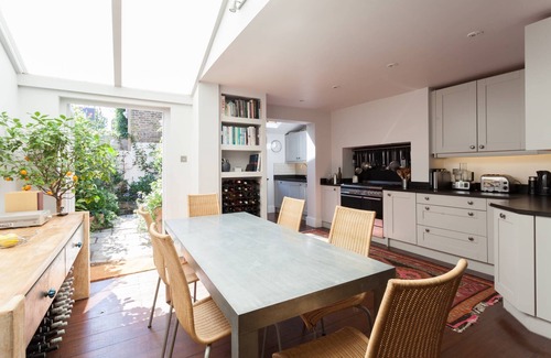 Latchmere Apartment | Afghan Road by onefinestay