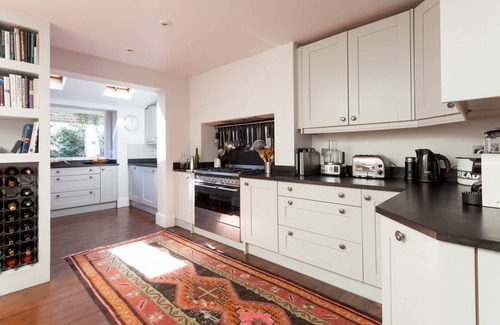 Latchmere Apartment | Afghan Road by onefinestay