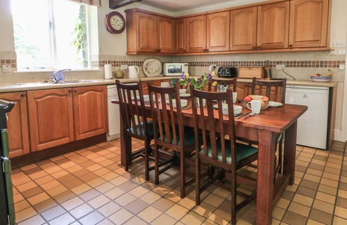 Arthog Cottage | AFON MORFA, pet friendly, with pool in Fairbourne