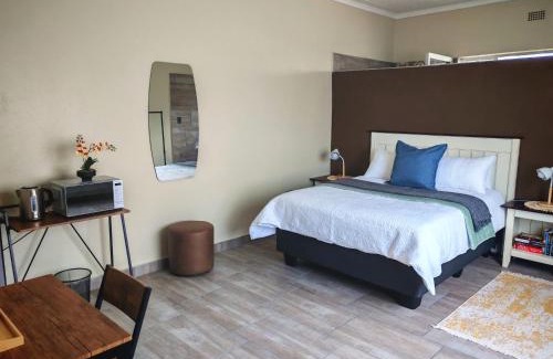 Polokwane Bed & Breakfast | African Hoopoe Inn