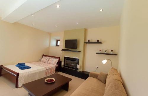 Leonidio Apartment | Afroditis's & Makis's apartment